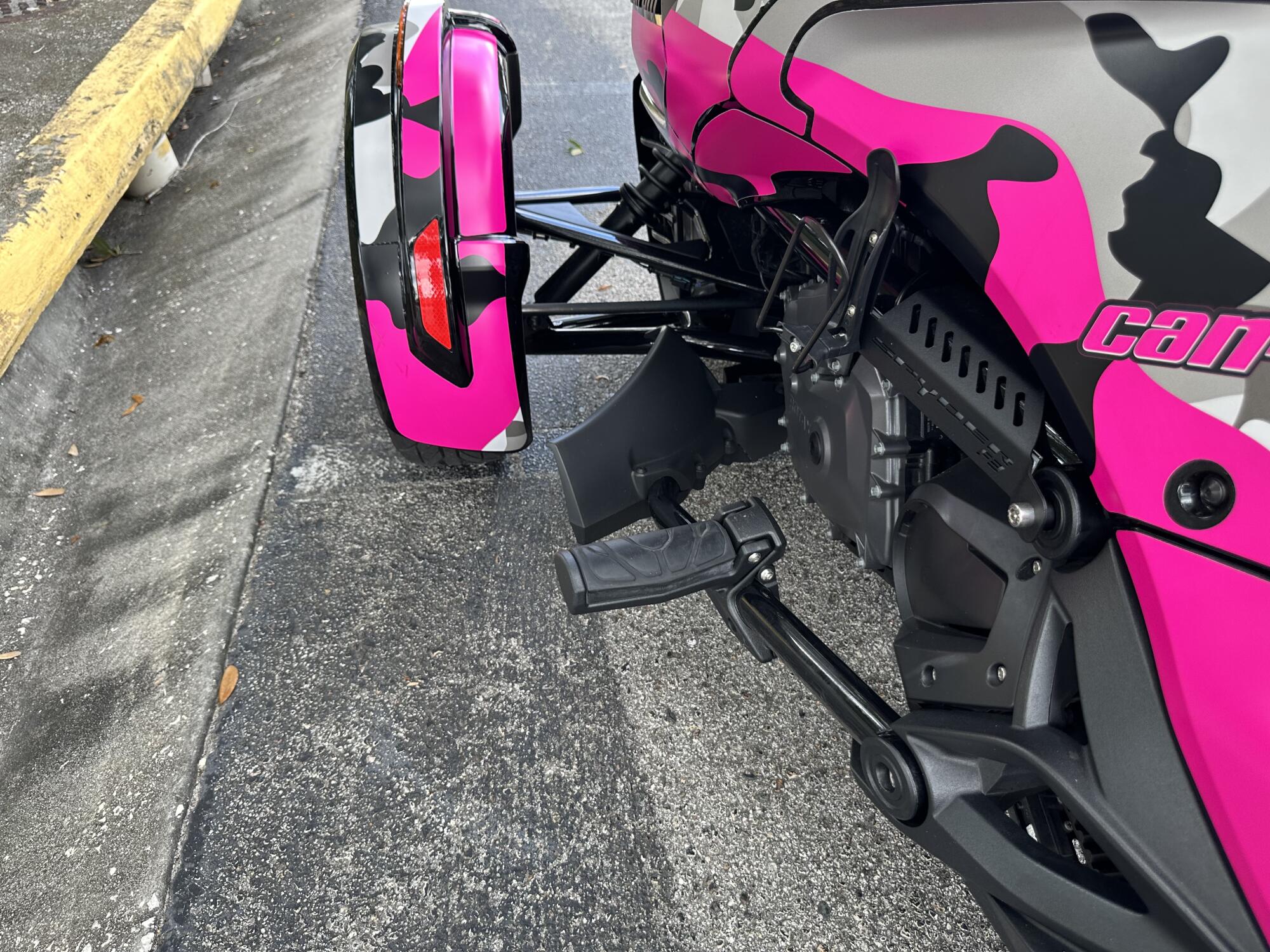 2021 CAN AM Spyder 29STT Spyder Interior Decor, photo 10
