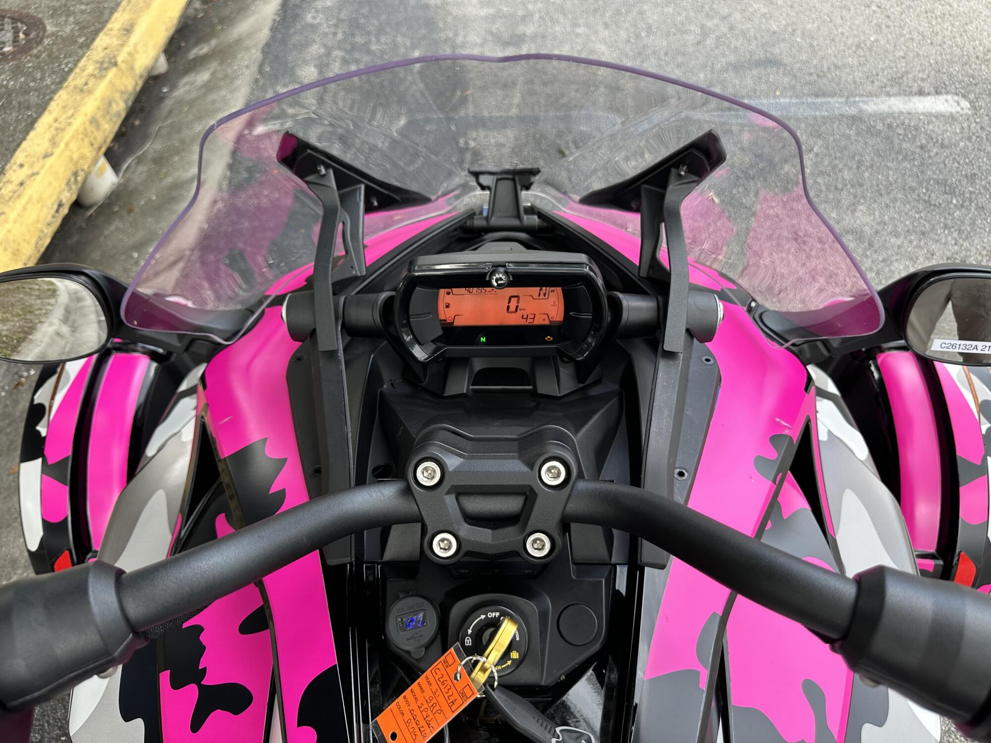 2021 CAN AM Spyder 29STT Spyder Interior Decor, photo 13