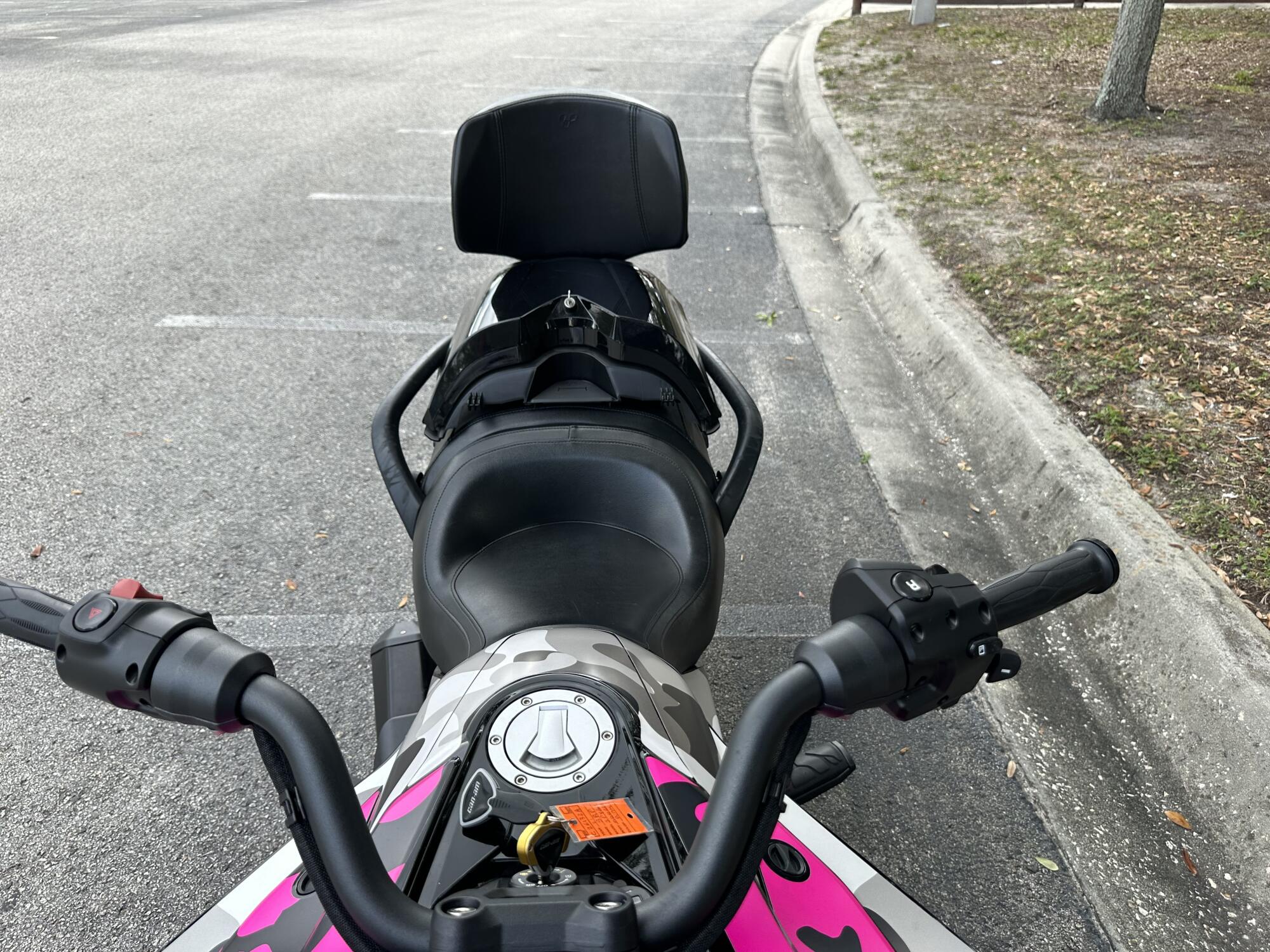 2021 CAN AM Spyder 29STT Spyder Interior Decor, photo 14