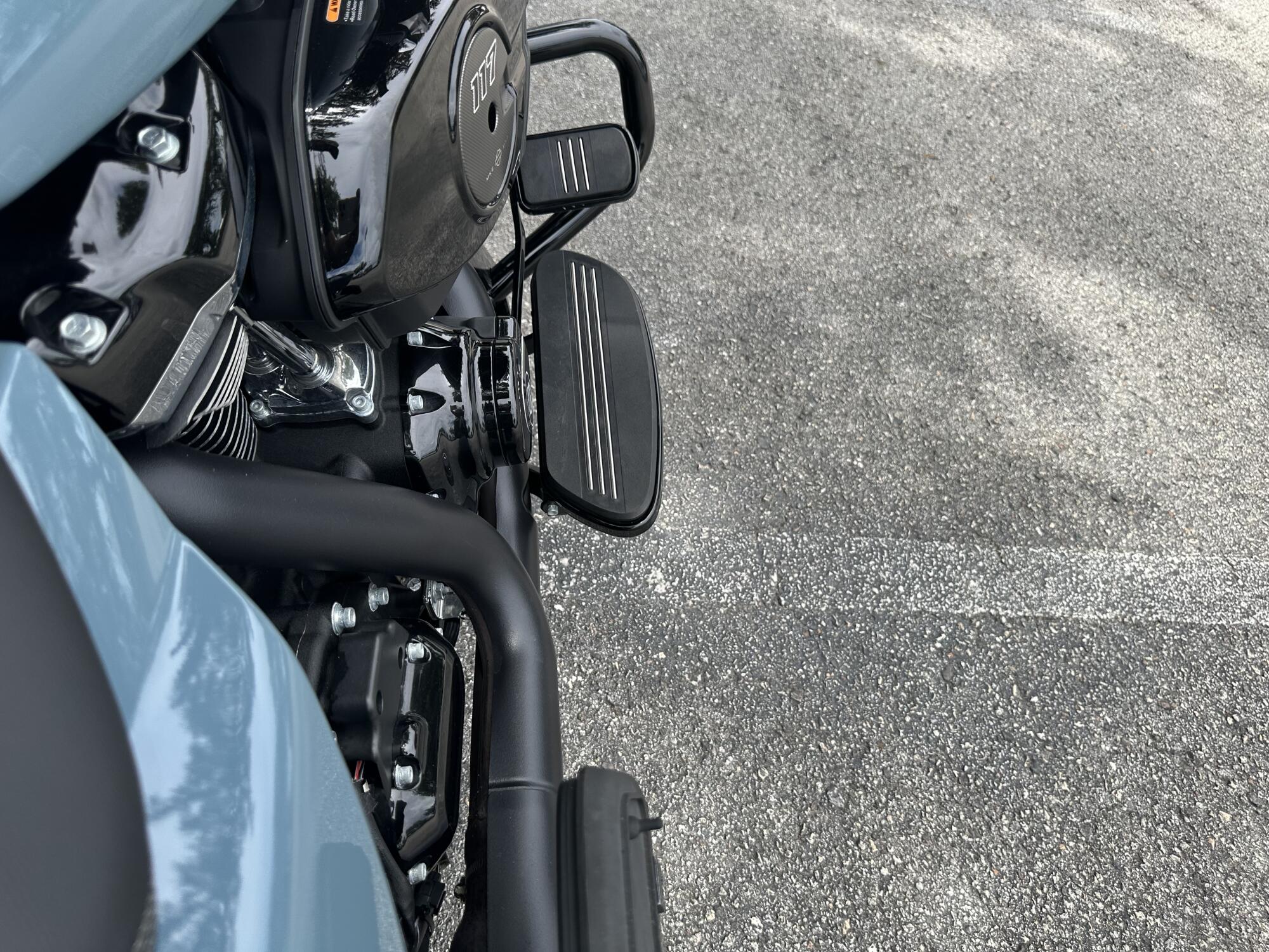 2024 Harley-Davidson® Street Glide® Sharkskin Blue - Black Finish, photo 9