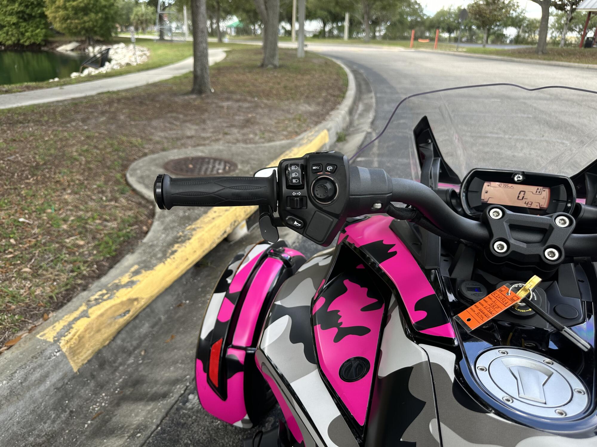 2021 CAN AM Spyder 29STT Spyder Interior Decor, photo 12