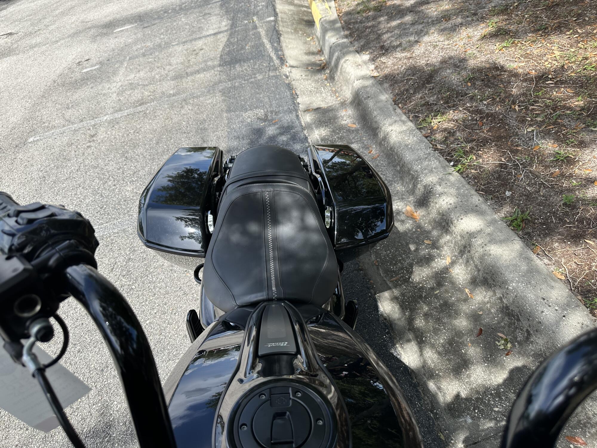 2024 Harley-Davidson® Road Glide® Vivid Black, photo 14