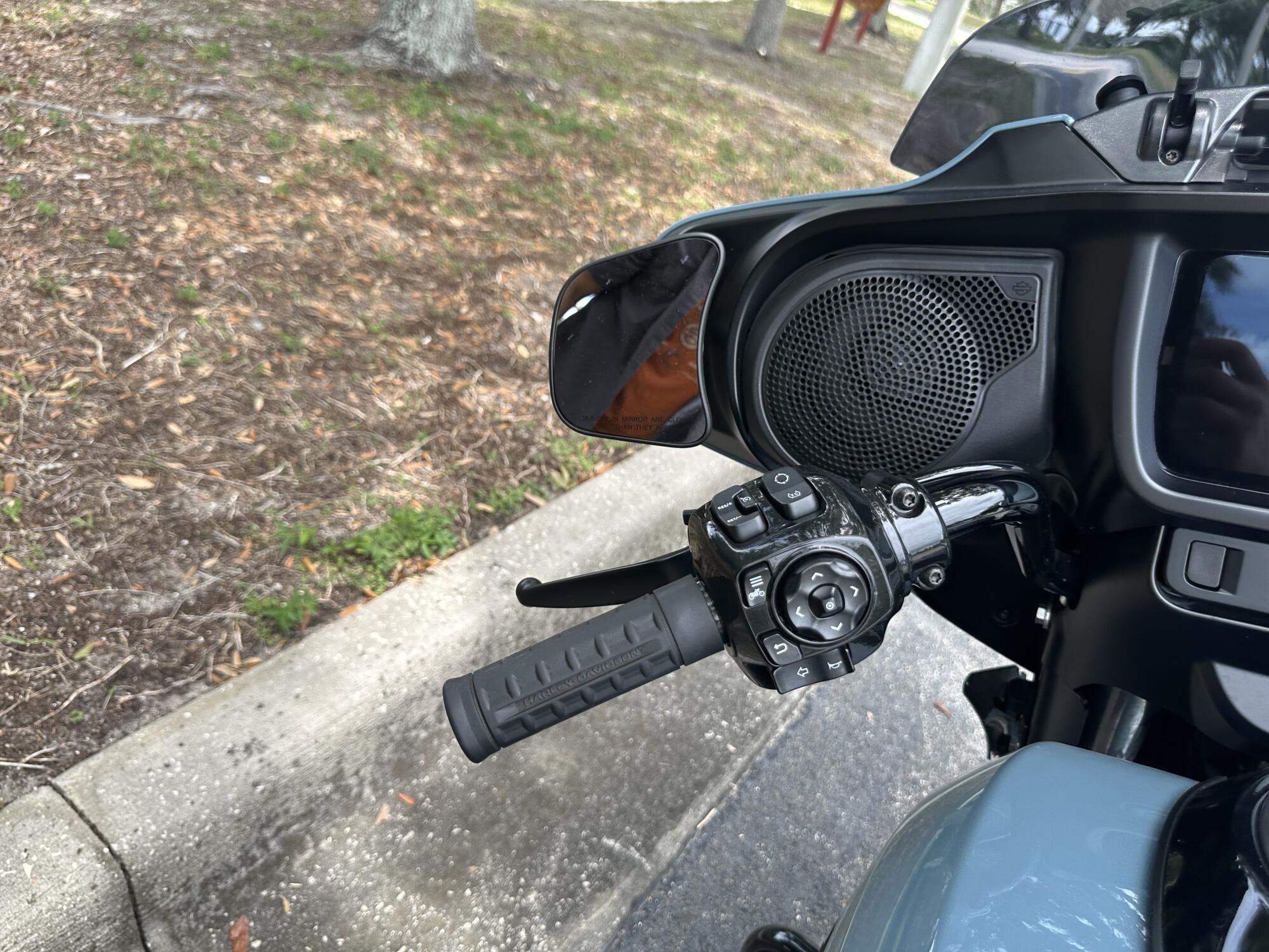 2024 Harley-Davidson® Street Glide® Sharkskin Blue - Black Finish, photo 12