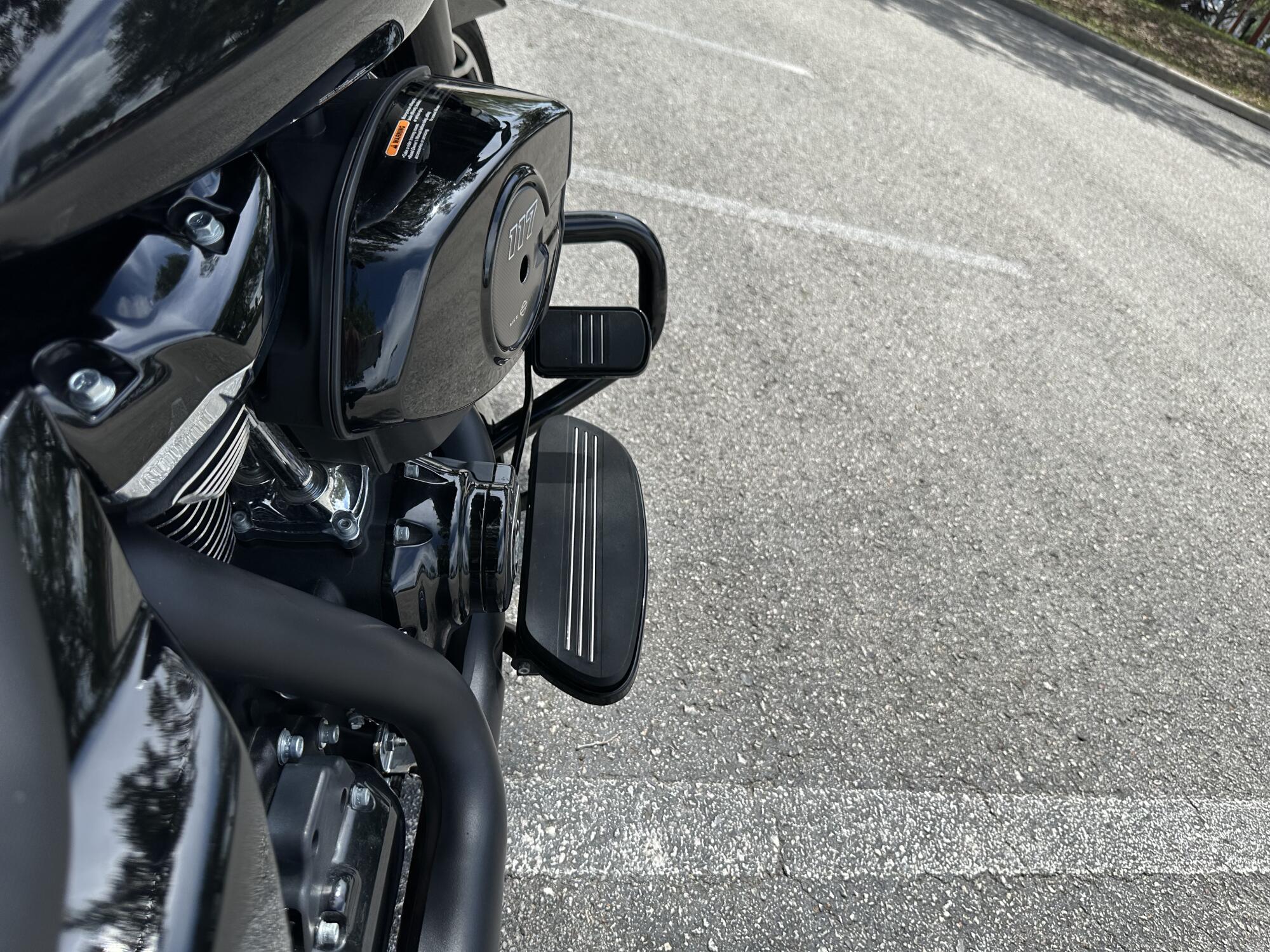 2024 Harley-Davidson® Road Glide® Vivid Black, photo 9