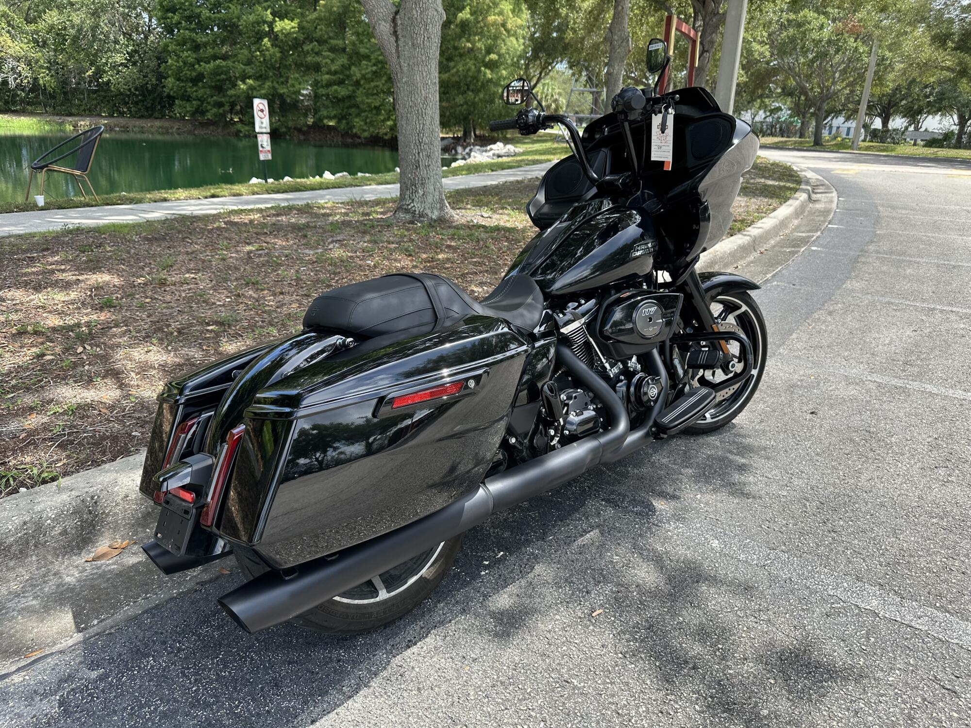 2024 Harley-Davidson® Road Glide® Vivid Black, photo 8