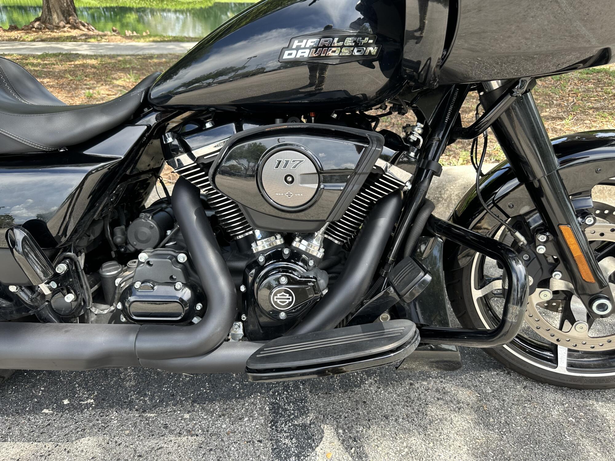2024 Harley-Davidson® Road Glide® Vivid Black, photo 15