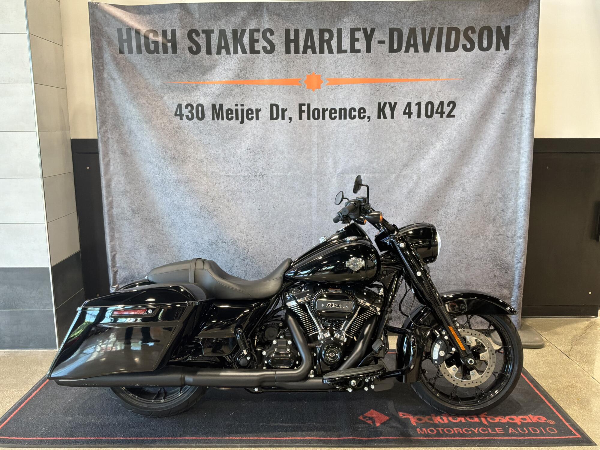2025 Harley-Davidson® Road King® Special Vivid Black FLHRXS