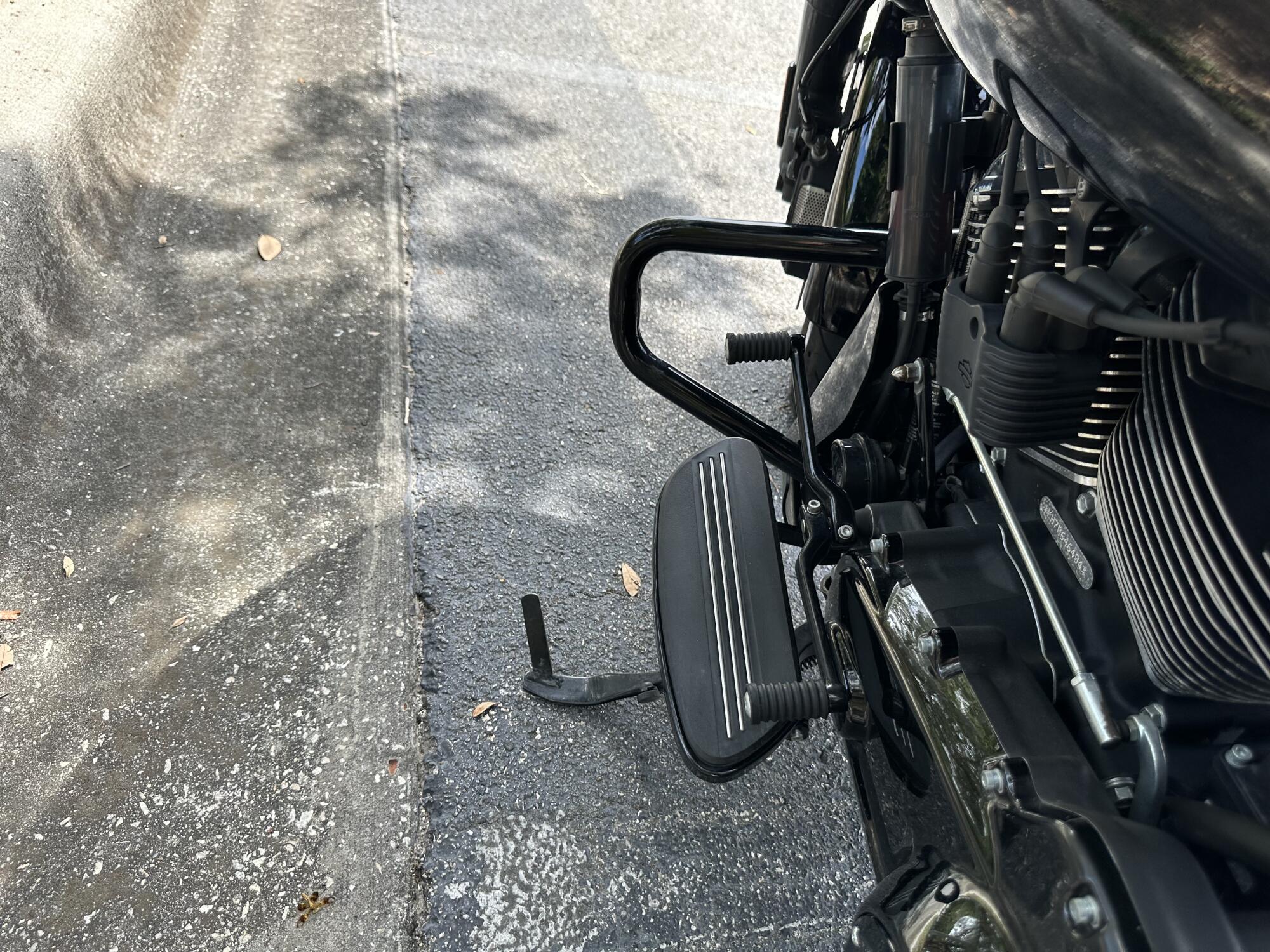 2024 Harley-Davidson® Road Glide® Vivid Black, photo 10