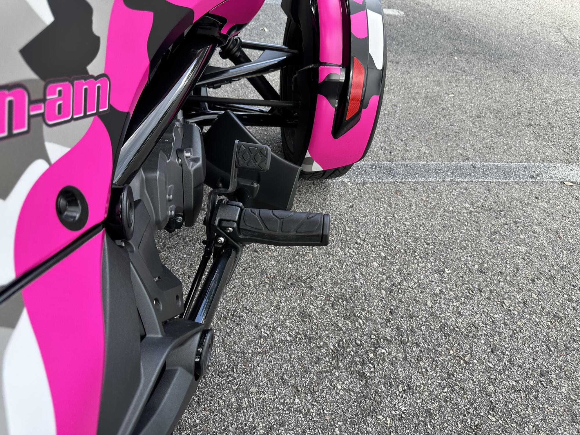 2021 CAN AM Spyder 29STT Spyder Interior Decor, photo 9