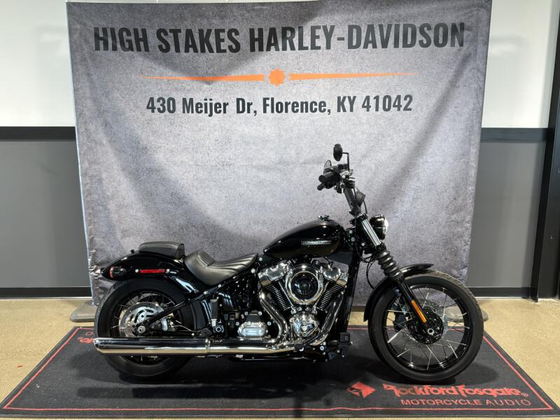 2025 Harley-Davidson® Street Bob® Vivid Black w/Laced Wheels