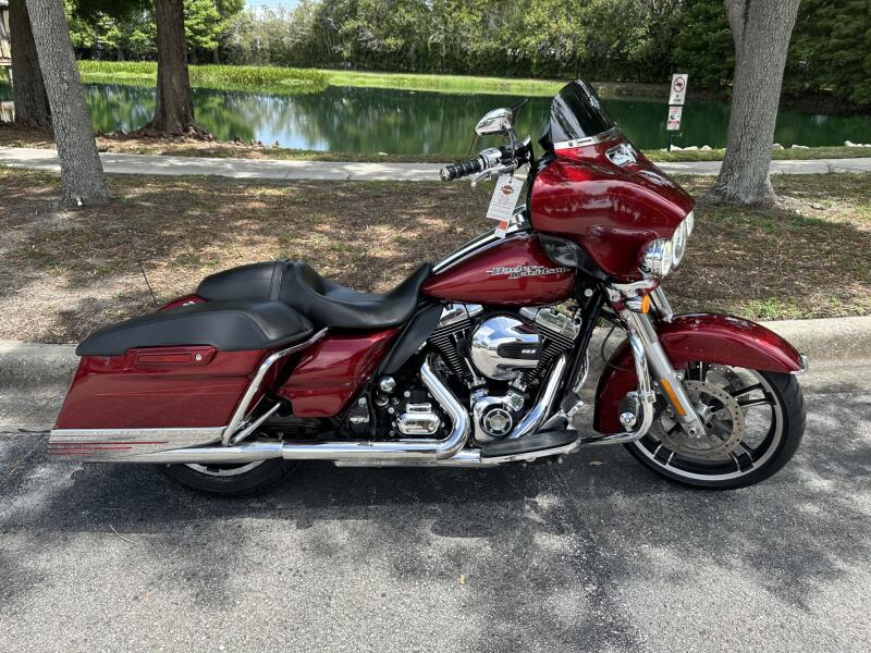 2016 Harley-Davidson® Street Glide® Special Velocity Red Sunglo