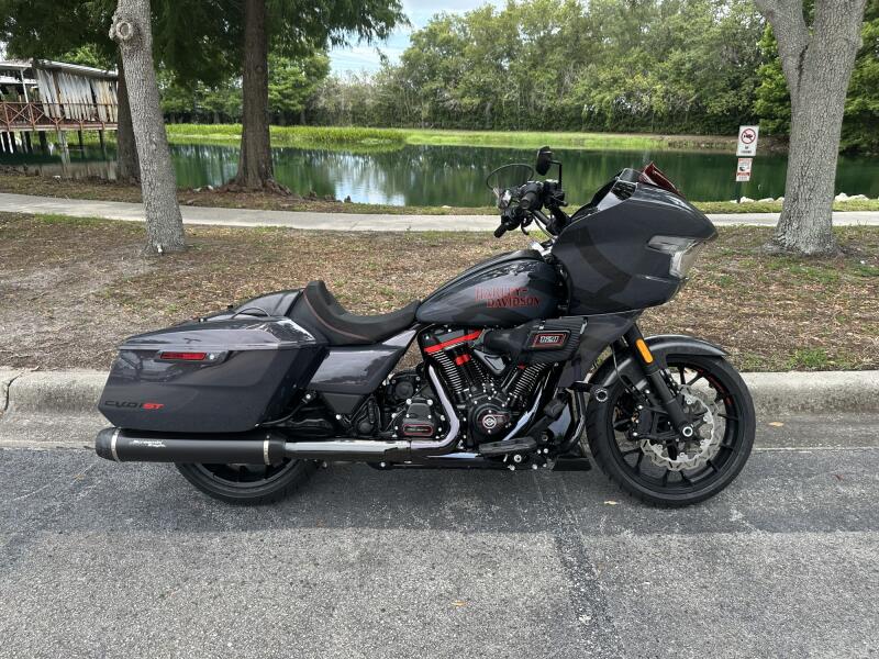 2026 Harley-Davidson® CVO Road Glide ST Inferno Gray