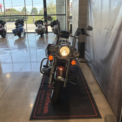 2018 Harley-Davidson® Road King® Twisted Cherry FLHR thumb 2