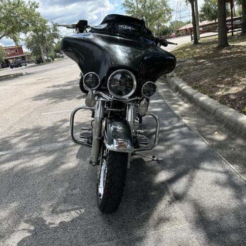 2006 Harley-Davidson® Electra Glide® Ultra Classic® Two-Tone Deep Cobalt Pearl and Brilliant Silver  thumb 2