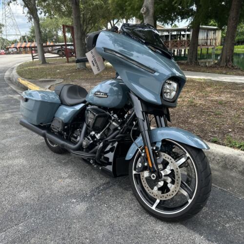 2024 Harley-Davidson® Street Glide® Sharkskin Blue - Black Finish thumb 3