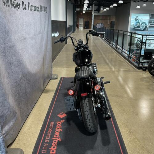 2025 Harley-Davidson® Street Bob® Vivid Black w/Laced Wheels thumb 0