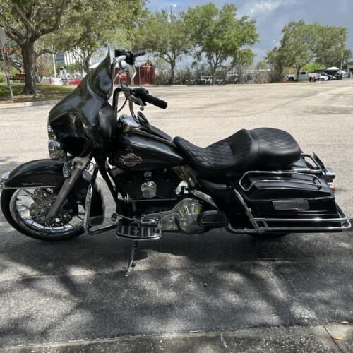 2006 Harley-Davidson® Electra Glide® Ultra Classic® Two-Tone Deep Cobalt Pearl and Brilliant Silver  thumb 0