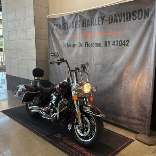 2018 Harley-Davidson® Road King® Twisted Cherry FLHR thumb 3