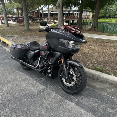 2026 Harley-Davidson® CVO Road Glide ST Inferno Gray thumb 2