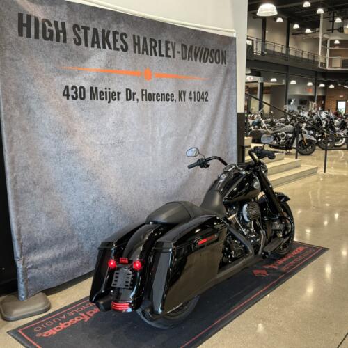 2025 Harley-Davidson® Road King® Special Vivid Black FLHRXS thumb 1