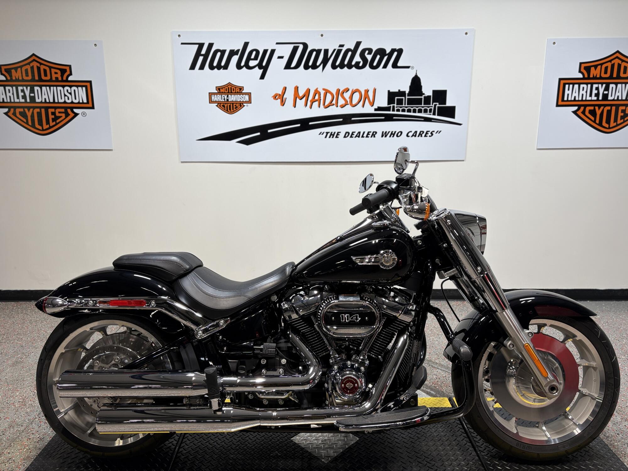 2023 FLFBS Harley-Davidson® Fat Boy® 114 Vivid Black