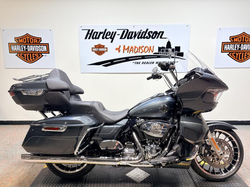 2026 FLTRXL Harley-Davidson® Road Glide Limited Iron Horse Metallic Chrome Trim