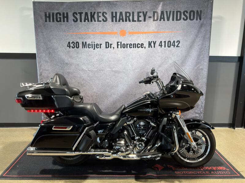 2017 Harley-Davidson® Road Glide® Ultra Vivid Black