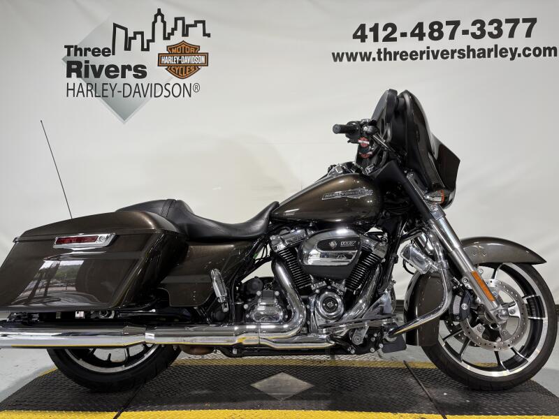 2021 Harley-Davidson® Street Glide® River Rock Gray