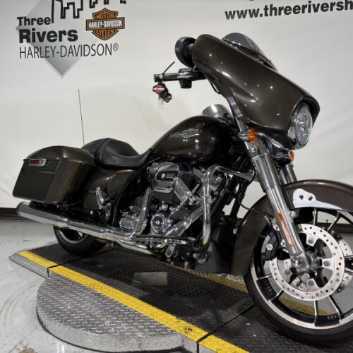 2021 Harley-Davidson® Street Glide® River Rock Gray thumb 2