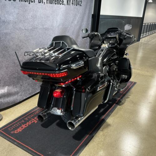 2017 Harley-Davidson® Road Glide® Ultra Vivid Black thumb 1