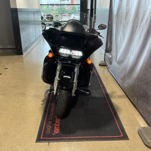 2017 Harley-Davidson® Road Glide® Ultra Vivid Black thumb 2
