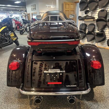 2014 Harley-Davidson® FLHTCUTG Tri Glide® Ultra  thumb 3