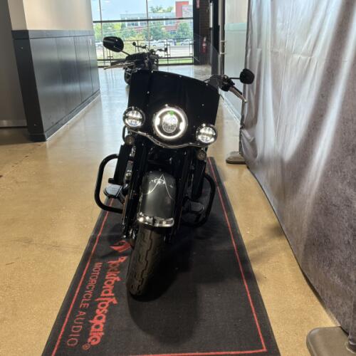 2025 Harley-Davidson® Heritage Classic Iron Horse Metallic w/Laced Wheels FLHC thumb 2