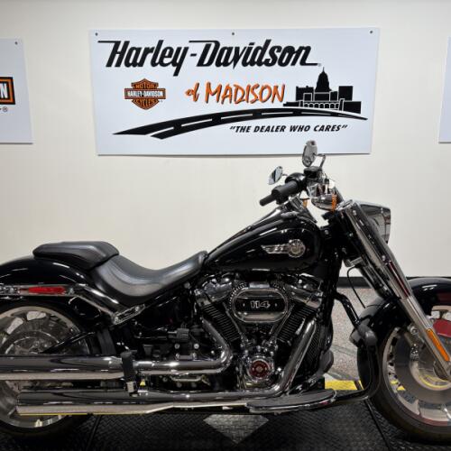 2023 FLFBS Harley-Davidson® Fat Boy® 114 Vivid Black thumb 2