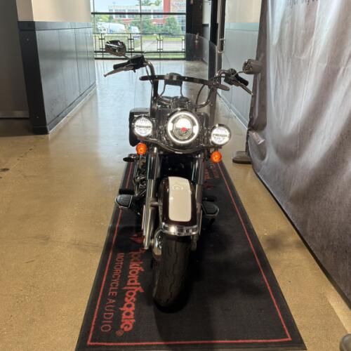 2021 Harley-Davidson® Heritage Classic 107 Midnight Crimson & Stone Washed White Pearl thumb 2