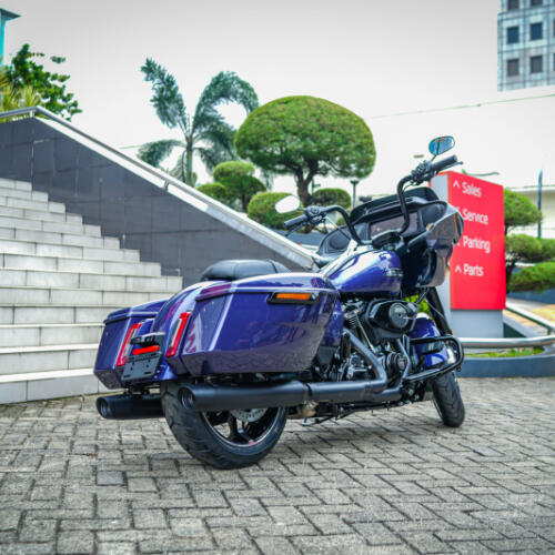 2026 Harley-Davidson® Road Glide™ Purple Abyss Black Trim thumb 2