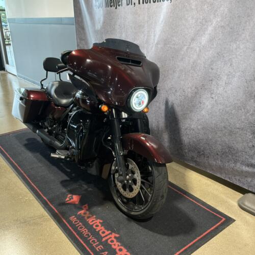 2018 Harley-Davidson® Street Glide® Special Twisted Cherry thumb 3