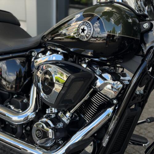 2026 Harley-Davidson® Fat Boy® Olive Steel Metallic / Vivid Black Chrome Trim thumb 1