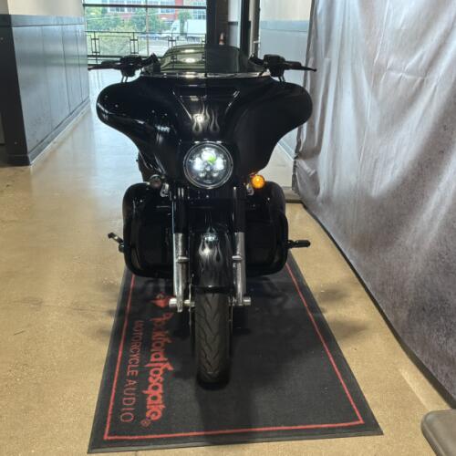 2016 Harley-Davidson® CVO™ Street Glide® Carbon Crystal with Phantom Flames thumb 2