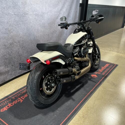 2022 Harley-Davidson® Fat Bob® 114 White Sand Pearl thumb 1