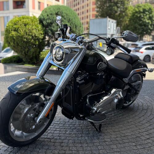 2026 Harley-Davidson® Fat Boy® Olive Steel Metallic / Vivid Black Chrome Trim thumb 2