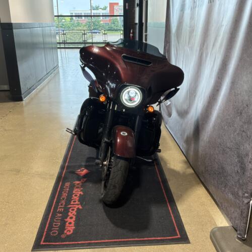 2018 Harley-Davidson® Street Glide® Special Twisted Cherry thumb 2