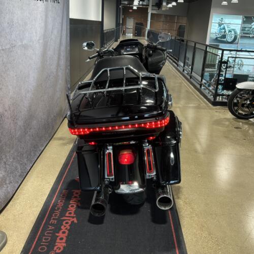 2017 Harley-Davidson® Road Glide® Ultra Vivid Black thumb 0