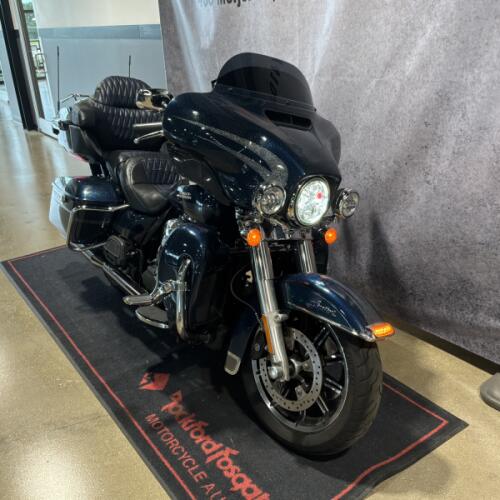 2016 Harley-Davidson® Ultra Limited Custom Color Cosmic Blue Pearl FLHTK thumb 3