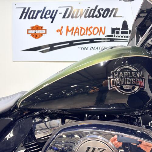 2026 FLHXL Harley-Davidson® Street Glide Limited Olive Steel Metallic / Vivid Black Chrome Trim thumb 2
