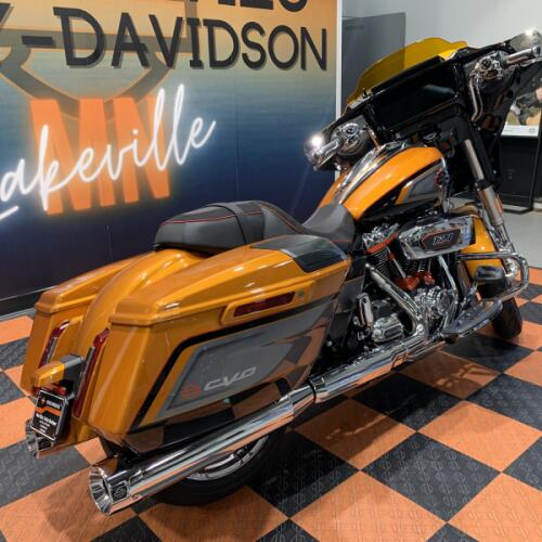 2026 Harley-Davidson CVO Street Glide FLHXSE thumb 3