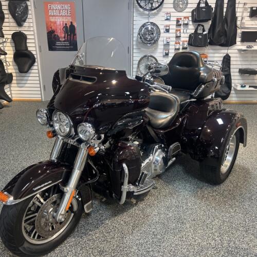 2014 Harley-Davidson® FLHTCUTG Tri Glide® Ultra  thumb 0