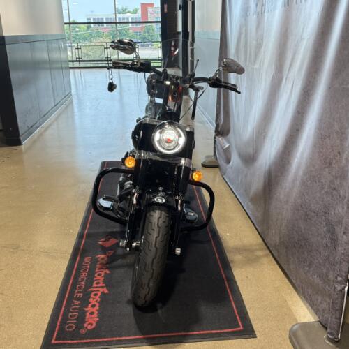 2018 Harley-Davidson® Softail Slim® Vivid Black thumb 2