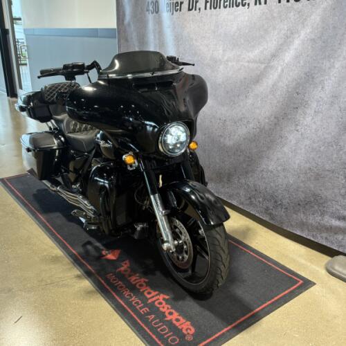 2016 Harley-Davidson® CVO™ Street Glide® Carbon Crystal with Phantom Flames thumb 3