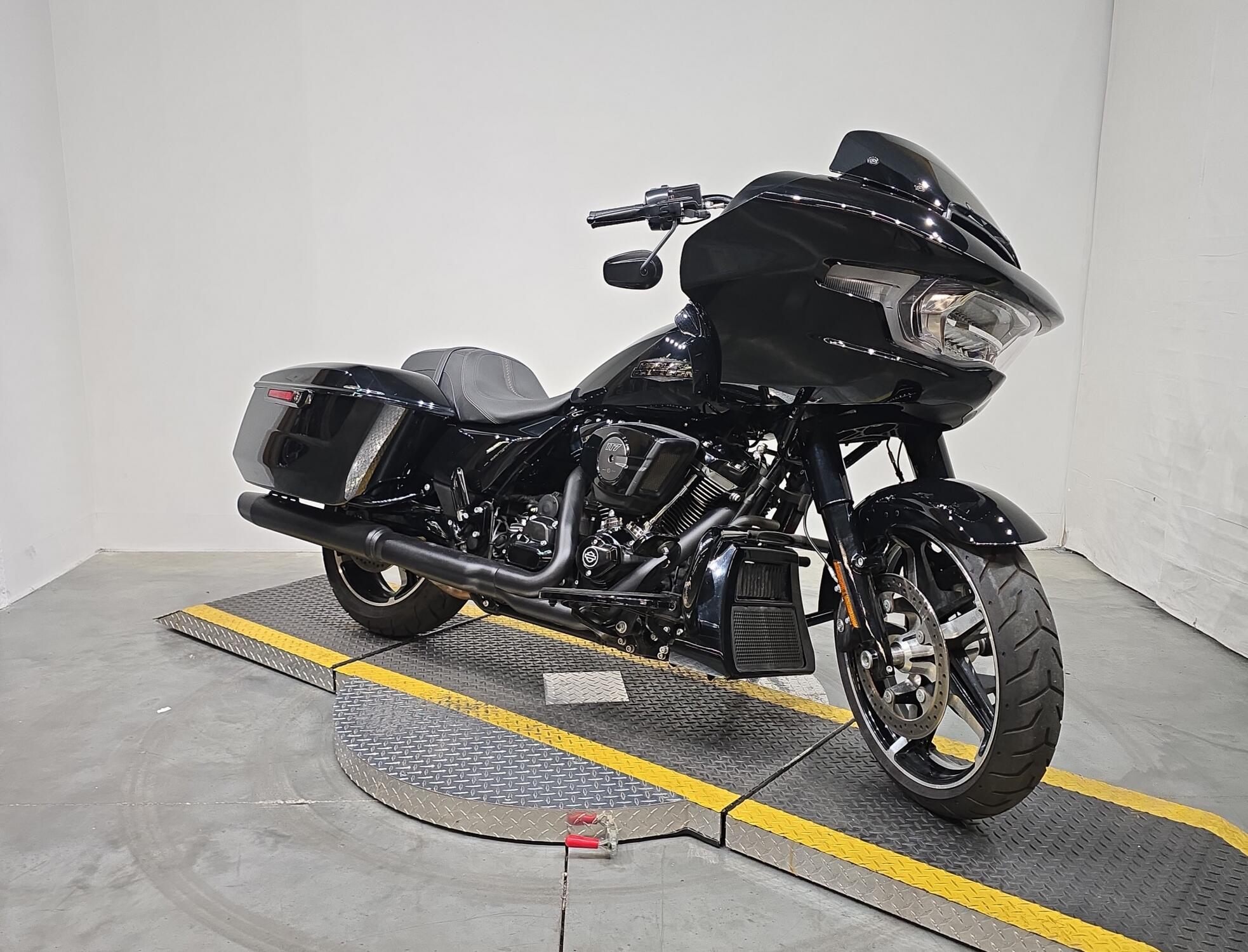 FLTRX 2025 Road Glide™